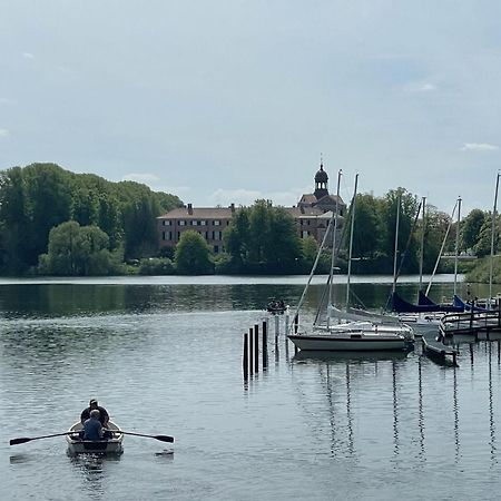 Flat In Eutin On The Kleiner Eutiner See Lake Екстер'єр фото